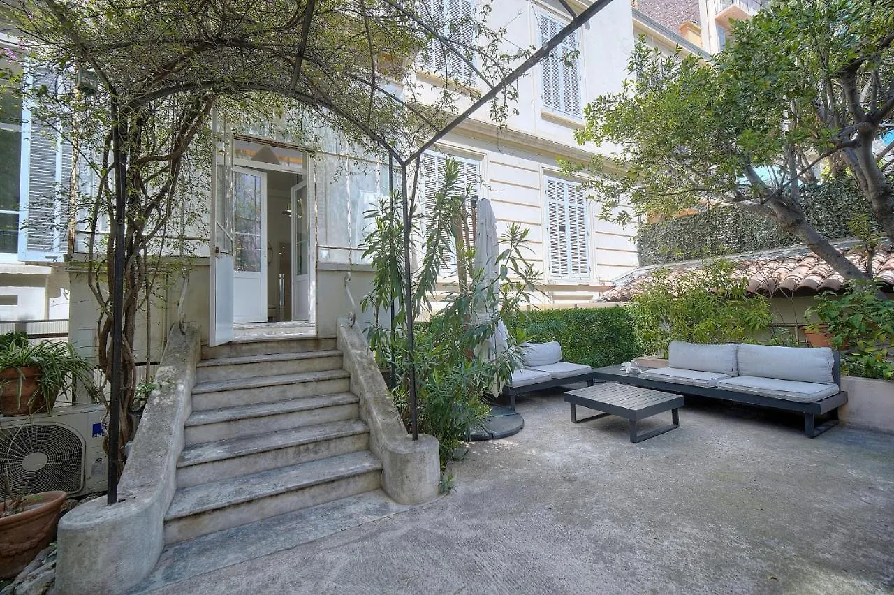 Rez De Jardin 3 Pieces Centre Ville Cannes France