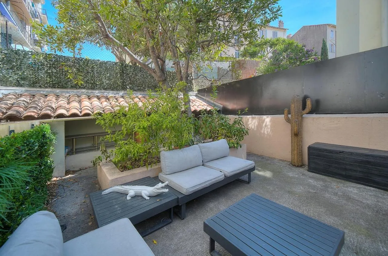 Rez De Jardin 3 Pieces Centre Ville Cannes 0*,