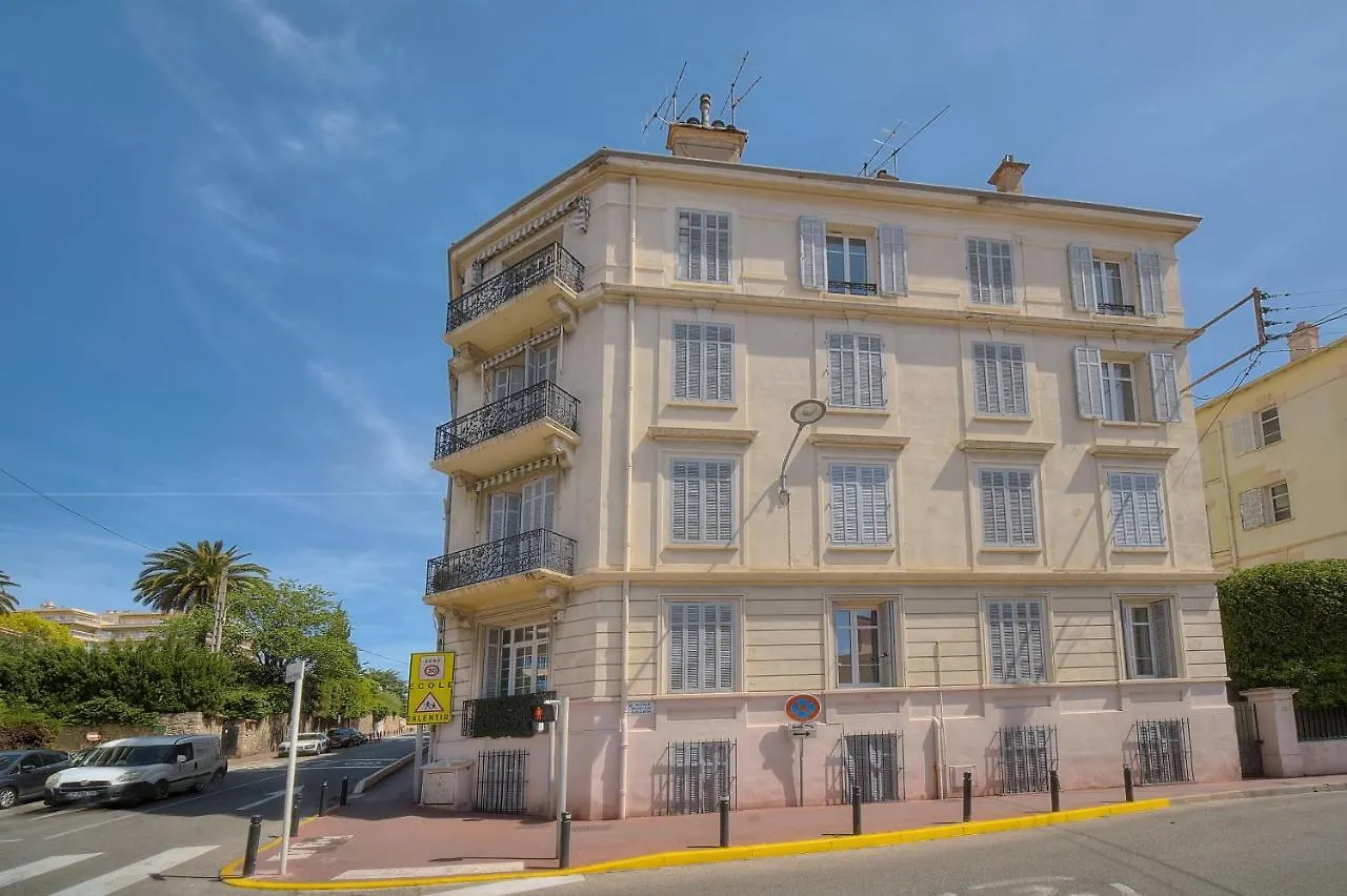 Rez De Jardin 3 Pieces Centre Ville Cannes 0*,  France