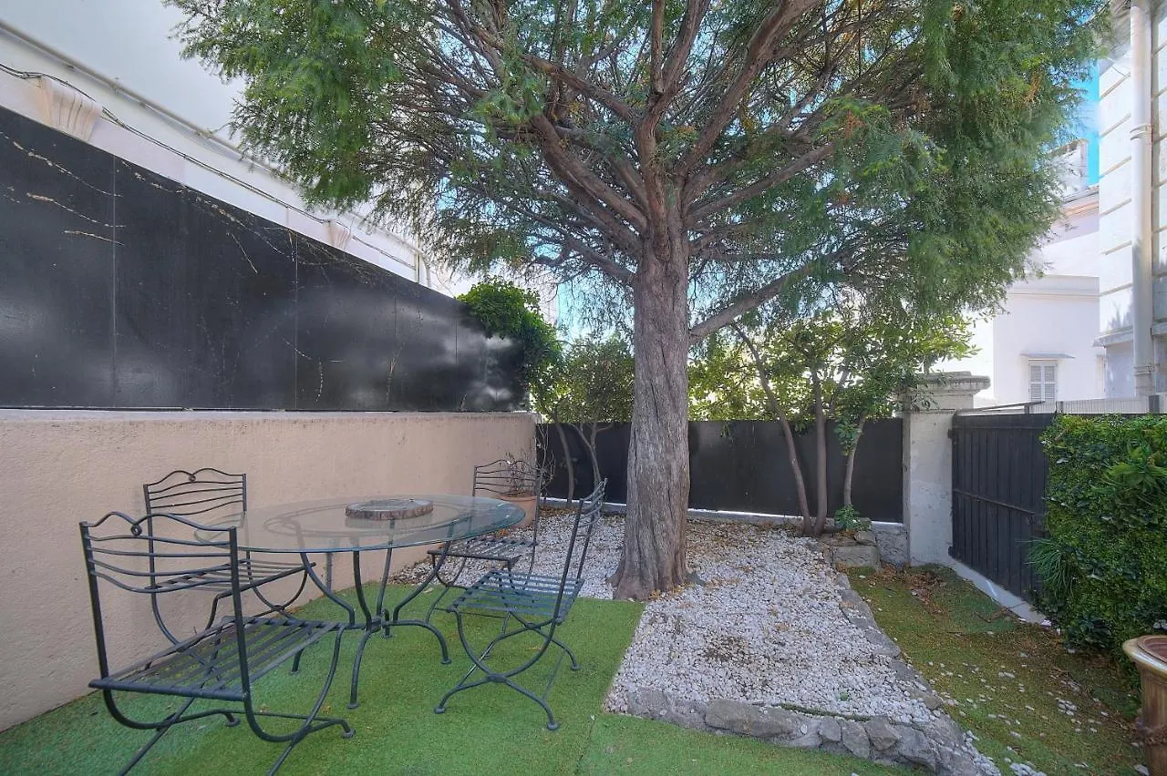 Rez De Jardin 3 Pieces Centre Ville Cannes Apartment