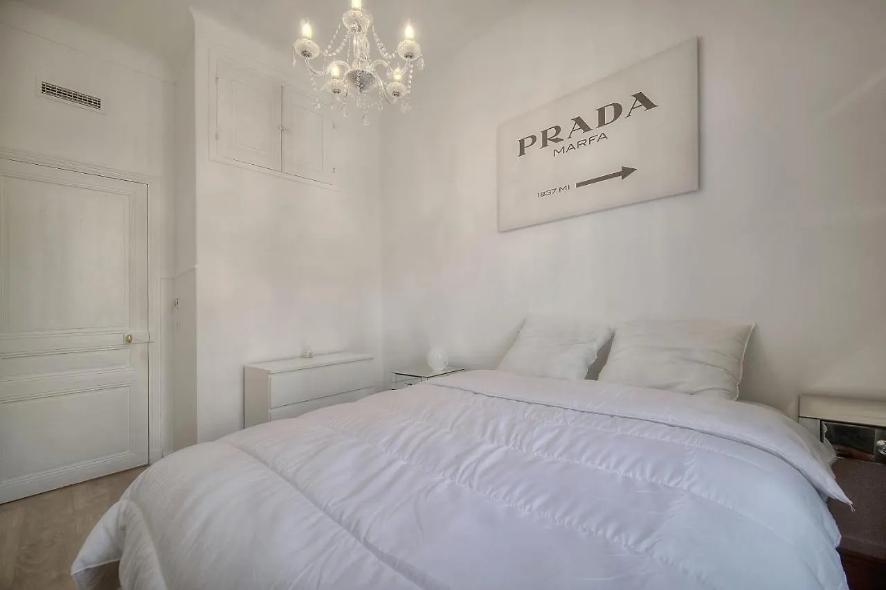 Rez De Jardin 3 Pieces Centre Ville Cannes France
